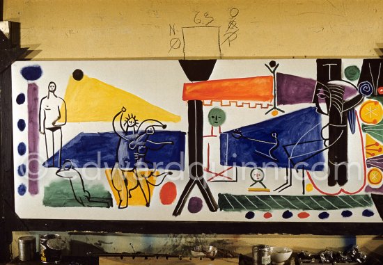 The making of "La plage à la Garoupe II" for the film "Le mystère Picasso". Nice, Studios de la Victorine, 1955. - Photo by Edward Quinn