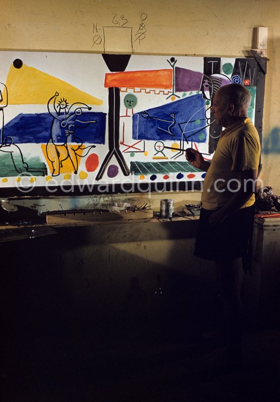 Pablo Picasso painting "La plage à la Garoupe II" for the film "Le mystère Picasso". Nice, Studios de la Victorine, 1955. - Photo by Edward Quinn