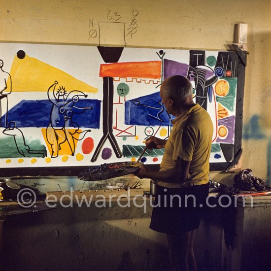 Pablo Picasso painting "La plage à la Garoupe II" for the film "Le mystère Picasso". Nice, Studios de la Victorine, 1955. - Photo by Edward Quinn