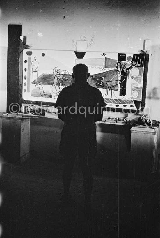 Pablo Picasso painting "La plage à la Garoupe II" for the film "Le mystère Picasso". Nice, Studios de la Victorine, 1955. - Photo by Edward Quinn
