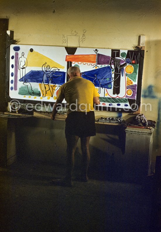 Pablo Picasso painting "La plage à la Garoupe II" for the film "Le mystère Picasso". Nice, Studios de la Victorine, 1955. - Photo by Edward Quinn