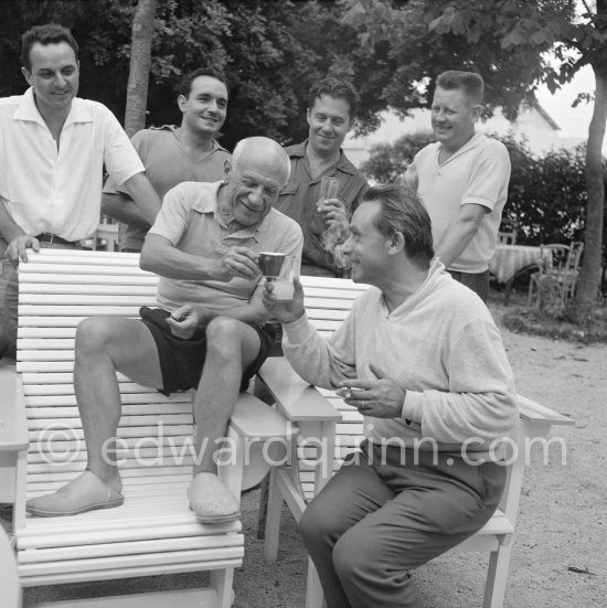 At the end of filming. "Le mystère Picasso", Pablo Picasso with Clouzot and his film crew. On the left cameraman Claude Renoir, his chauffeur Jeannot on the right. Nice, Studios de la Victorine, 1955. - Photo by Edward Quinn