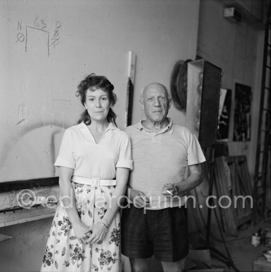 Pablo Picasso during with not yet identified girl during filming of "Le mystère Picasso". Nice, Studios de la Victorine, 1955. - Photo by Edward Quinn