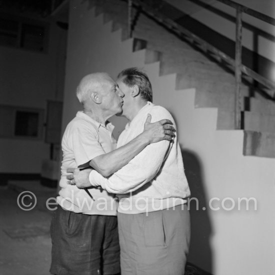 Pablo Picasso and Henri-Georges Clouzot. During filming of "Le mystère Picasso". Nice, Studios de la Victorine, 1955. - Photo by Edward Quinn