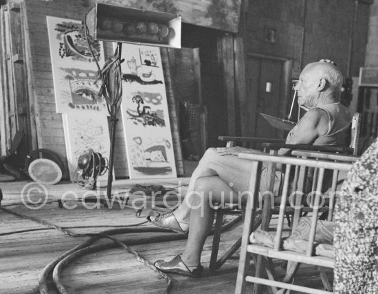 Pablo Picasso during filming of "Le mystère Picasso", Nice, Studios de la Victorine 1955. - Photo by Edward Quinn