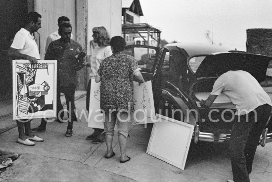 After a day's work. Henri-Georges Clouzot, Maya Picasso, Jacqueline, not yet identified man. "Le mystère Picasso", Nice, Studios de la Victorine 1955. - Photo by Edward Quinn