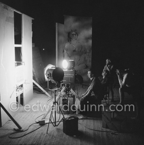 Pablo Picasso, Henri-Georges Clouzot and members of the film crew during filming of "Le mystère Picasso", Nice, Studios de la Victorine 1955. - Photo by Edward Quinn