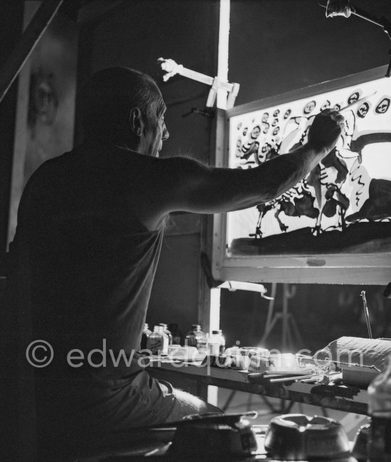 Pablo Picasso at work. "Le mystère Picasso", Nice, Studios de la Victorine 1955. - Photo by Edward Quinn