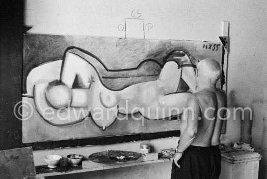 Pablo Picasso at work during filming of "Le mystère Picasso", documentary. Nice, Studios de la Victorine, 1955. - Photo by Edward Quinn