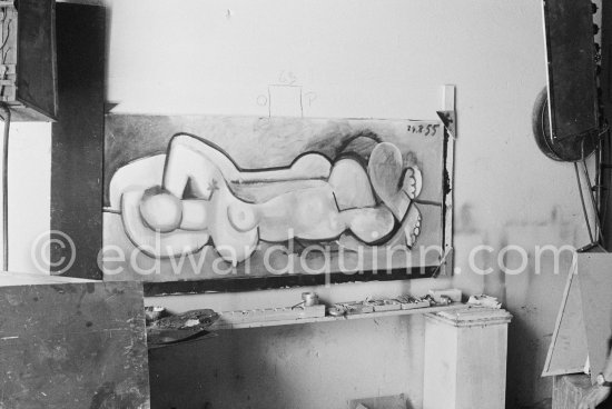 During filming of "Le mystère Picasso", documentary. Nice, Studios de la Victorine, 1955. - Photo by Edward Quinn