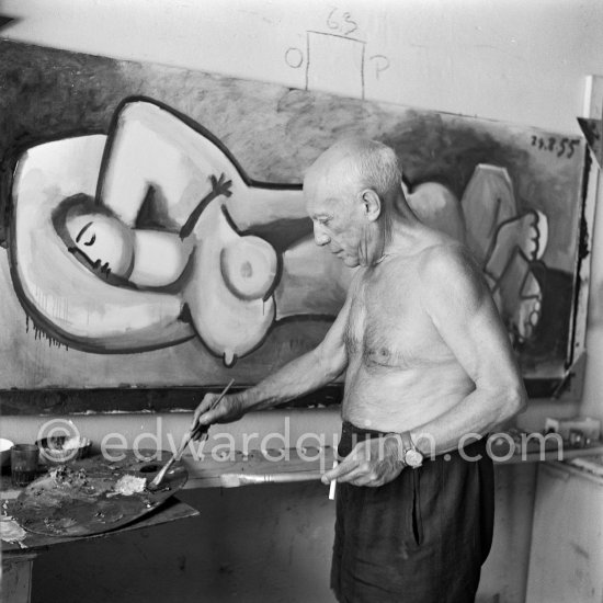 Pablo Picasso at work during filming of "Le mystère Picasso", documentary. Nice, Studios de la Victorine, 1955. - Photo by Edward Quinn