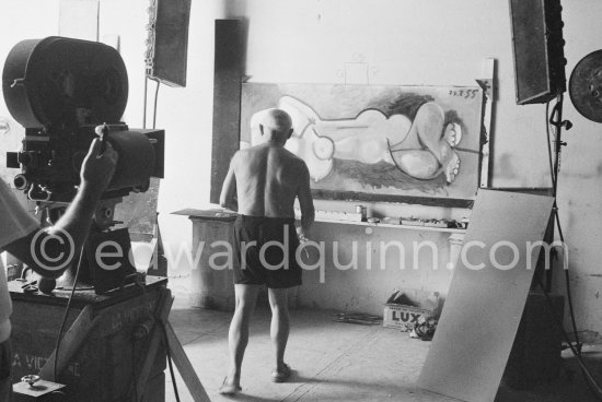 Pablo Picasso at work during filming of "Le mystère Picasso", documentary. Nice, Studios de la Victorine, 1955. - Photo by Edward Quinn