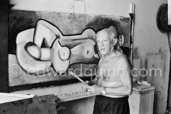 Pablo Picasso at work during filming of "Le mystère Picasso", documentary. Nice, Studios de la Victorine, 1955. - Photo by Edward Quinn