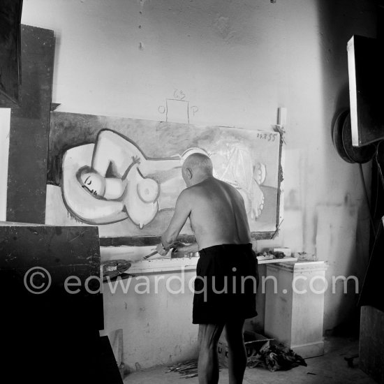 Pablo Picasso at work during filming of "Le mystère Picasso", documentary. Nice, Studios de la Victorine, 1955. - Photo by Edward Quinn