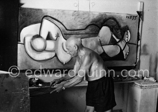 Pablo Picasso at work during filming of "Le mystère Picasso", documentary. Nice, Studios de la Victorine, 1955. - Photo by Edward Quinn