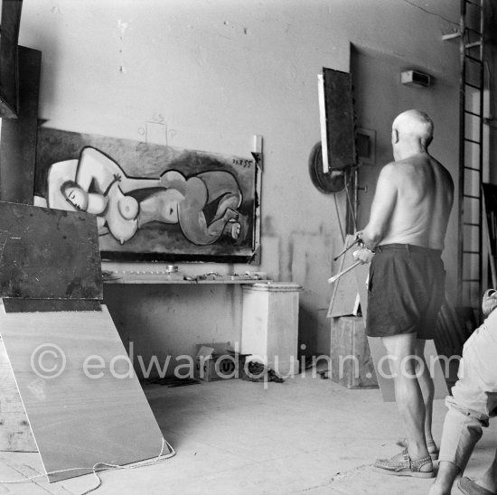Pablo Picasso at work during filming of "Le mystère Picasso", documentary. Nice, Studios de la Victorine, 1955. - Photo by Edward Quinn