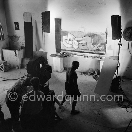 Henri-Georges Clouzot and Pablo Picasso at work during filming of "Le mystère Picasso", documentary. Nice, Studios de la Victorine, 1955. - Photo by Edward Quinn