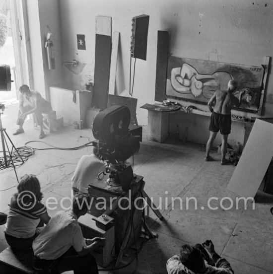 Pablo Picasso during of "Le mystère Picasso", documentary. Maya Picasso and Clouzot in the foreground. Nice, Studios de la Victorine, 1955. - Photo by Edward Quinn