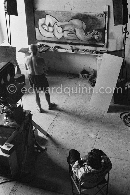 Henri-Georges Clouzot and Pablo Picasso at work during filming of "Le mystère Picasso", documentary. Nice, Studios de la Victorine, 1955. - Photo by Edward Quinn