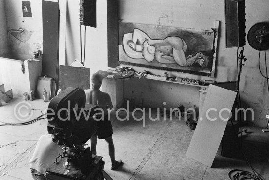 Pablo Picasso at work during filming of "Le mystère Picasso", documentary. Nice, Studios de la Victorine, 1955. - Photo by Edward Quinn