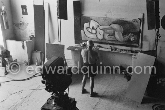 Pablo Picasso at work during filming of "Le mystère Picasso", documentary. Nice, Studios de la Victorine, 1955. - Photo by Edward Quinn