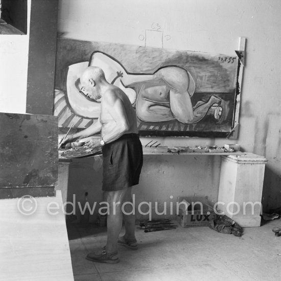 Pablo Picasso at work during filming of "Le mystère Picasso", documentary. Nice, Studios de la Victorine, 1955. - Photo by Edward Quinn