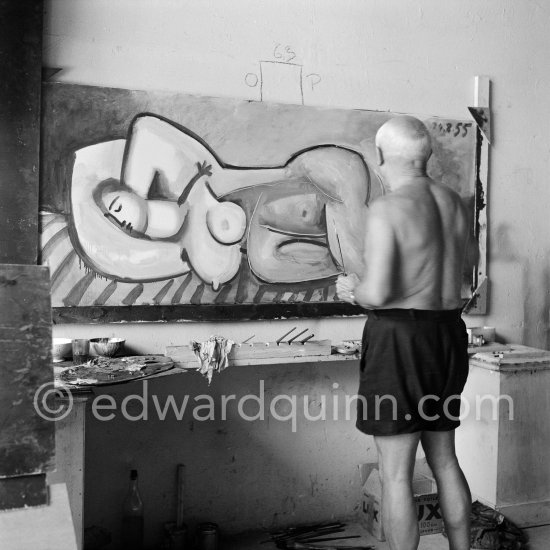 Pablo Picasso at work during filming of "Le mystère Picasso", documentary. Nice, Studios de la Victorine, 1955. - Photo by Edward Quinn