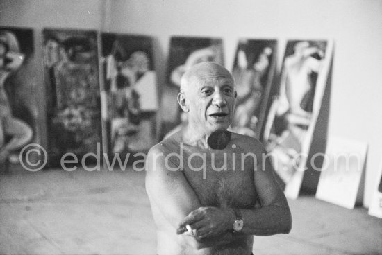 Pablo Picasso during filming of "Le mystère Picasso", documentary. Nice, Studios de la Victorine, 1955. - Photo by Edward Quinn