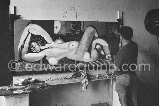 During filming of "Le mystère Picasso". Nice, Studios de la Victorine, 1955. - Photo by Edward Quinn