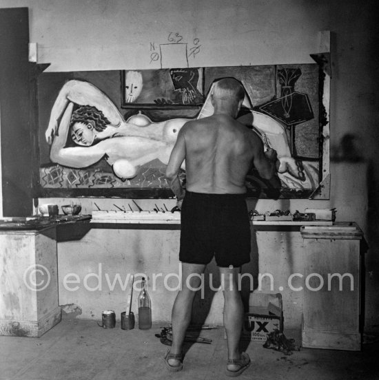 Pablo Picasso at work during filming of "Le mystère Picasso". Nice, Studios de la Victorine, 1955. - Photo by Edward Quinn