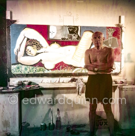 Pablo Picasso at work during filming of "Le mystère Picasso". Nice, Studios de la Victorine, 1955. - Photo by Edward Quinn