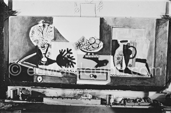 During filming of "Le mystère Picasso". Nice, Studios de la Victorine, 1955. - Photo by Edward Quinn