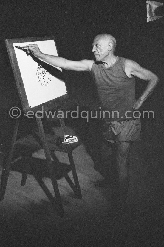 Pablo Picasso at work during filming of "Le mystère Picasso". Nice, Studios de la Victorine, 1955. - Photo by Edward Quinn