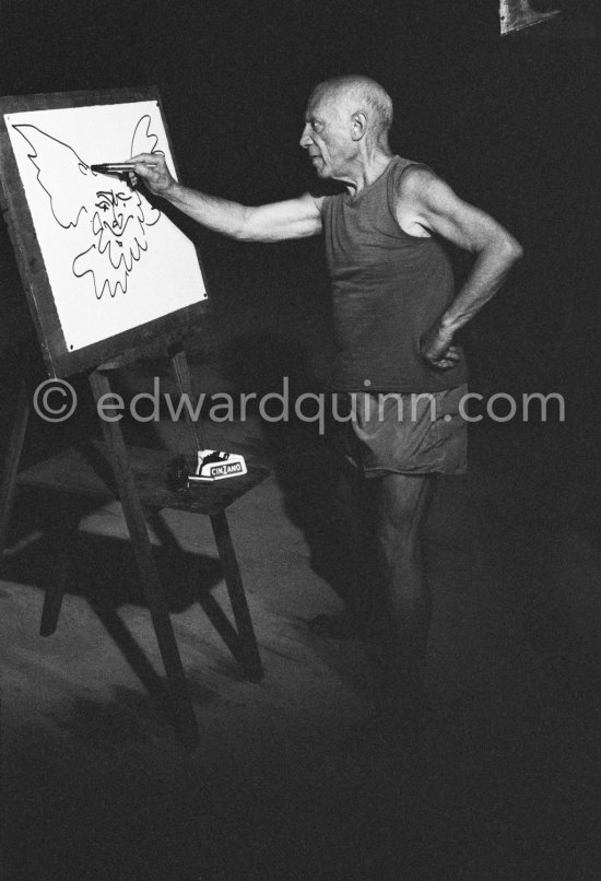 Pablo Picasso at work during filming of "Le mystère Picasso". Nice, Studios de la Victorine, 1955. - Photo by Edward Quinn