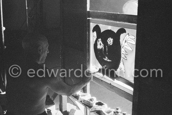 Something begun as a bouquet has become first a fish, then a cock, and finally the head of a faun. "Le mystère Picasso", Nice, Studios de la Victorine 1955. - Photo by Edward Quinn