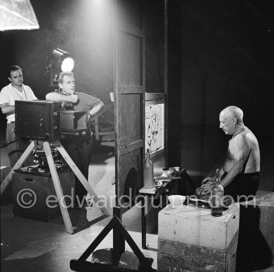 Pablo Picasso and Henri-Georges Clouzot. "Le mystère Picasso", Nice, Studios de la Victorine 1955. - Photo by Edward Quinn
