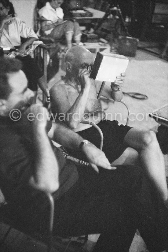 Henri-Georges Clouzot and Pablo Picasso (What box is it?). "Le mystère Picasso", Nice, Studios de la Victorine 1955. - Photo by Edward Quinn