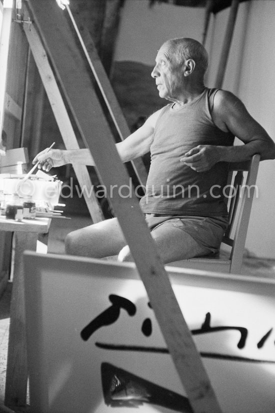 Pablo Picasso working on "La Célestine" where he had to do his signature backwards. "Le mystère Picasso", Nice, Studios de la Victorine 1955. - Photo by Edward Quinn