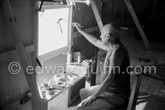 Pablo Picasso working on "La Célestine" where he had to do his signature backwards. "Le mystère Picasso", Nice, Studios de la Victorine 1955. - Photo by Edward Quinn