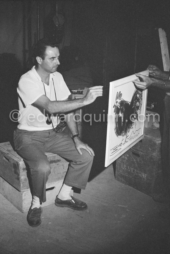 Cameraman Renoir posing for the correct camera angle. "Le mystère Picasso", Nice, Studios de la Victorine 1955. - Photo by Edward Quinn