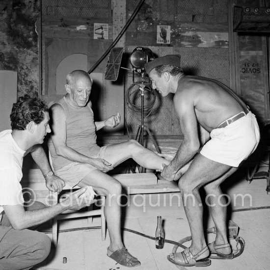 Picasso and on left Francisco Reina "El Minuni”, banderillero andaluz. Picasso on the grounds of the Studios de la Victorine during shooting of "Le mystère Picasso” , Nice 1955. - Photo by Edward Quinn