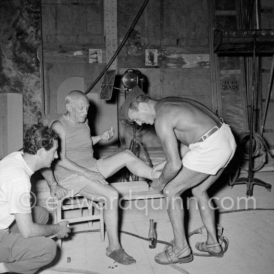 Pablo Picasso gets a massage. On the left Francisco Reina "El Minuni", banderillero andaluz. "Le mystère Picasso", Nice, Studios de la Victorine 1955. - Photo by Edward Quinn