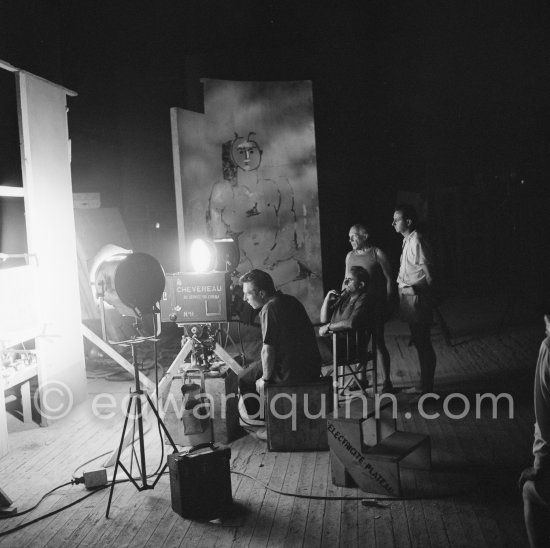 Pablo Picasso, Henri-Georges Clouzot, cameraman Claude Renoir and camera assistant. "Le mystère Picasso", Nice, Studios de la Victorine 1955. - Photo by Edward Quinn