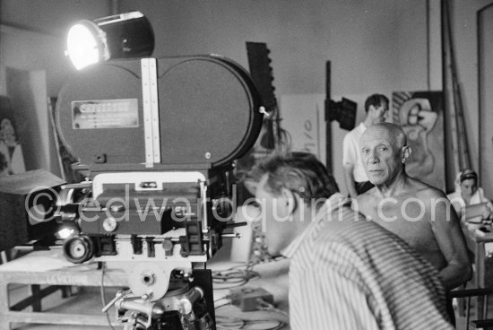 Pablo Picasso and Henri-Georges Clouzot. Jacqueline in the background, during filming of "Le mystère Picasso", Nice, Studios de la Victorine 1955. - Photo by Edward Quinn