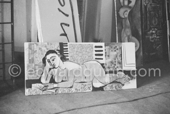 During filming of "Le mystère Picasso". Nice, Studios de la Victorine, 1955. - Photo by Edward Quinn