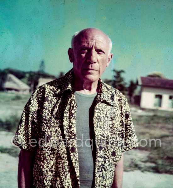 Pablo Picasso on the grounds of the Studios de la Victorine during shooting of "Le mystère Picasso", Nice 1955. - Photo by Edward Quinn