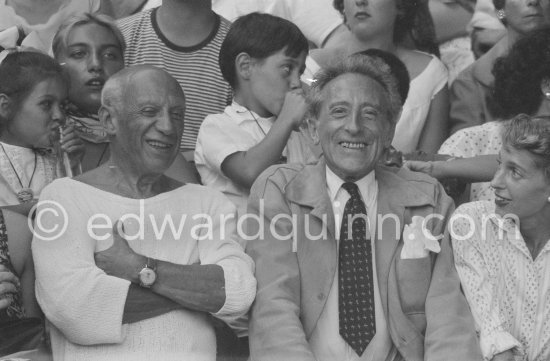 Local Corrida. Maya, Claude, Paloma, Cocteau, Francine Weisweiller. Vallauris 1955. 
11 Aug 1955. (gem. Getty Images) - Photo by Edward Quinn