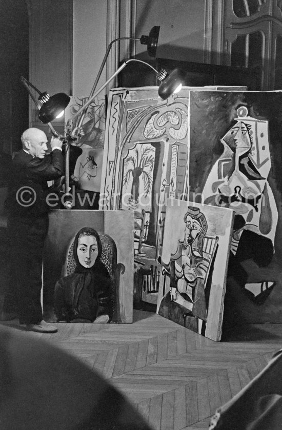 Pablo Picasso illuminating paintings. La Californie, Cannes 1955. - Photo by Edward Quinn