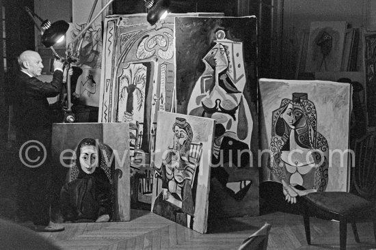 Pablo Picasso illuminating paintings. La Californie, Cannes 1955. - Photo by Edward Quinn
