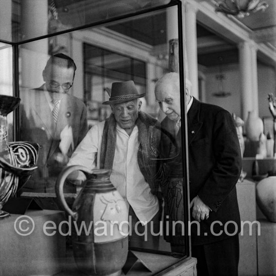 Pablo Picasso at the "Exposition Internationale Céramique". With Manuel Gonzalez Marti, director of the Museo de Bellas Artes de Valencia. Cannes 1955. - Photo by Edward Quinn